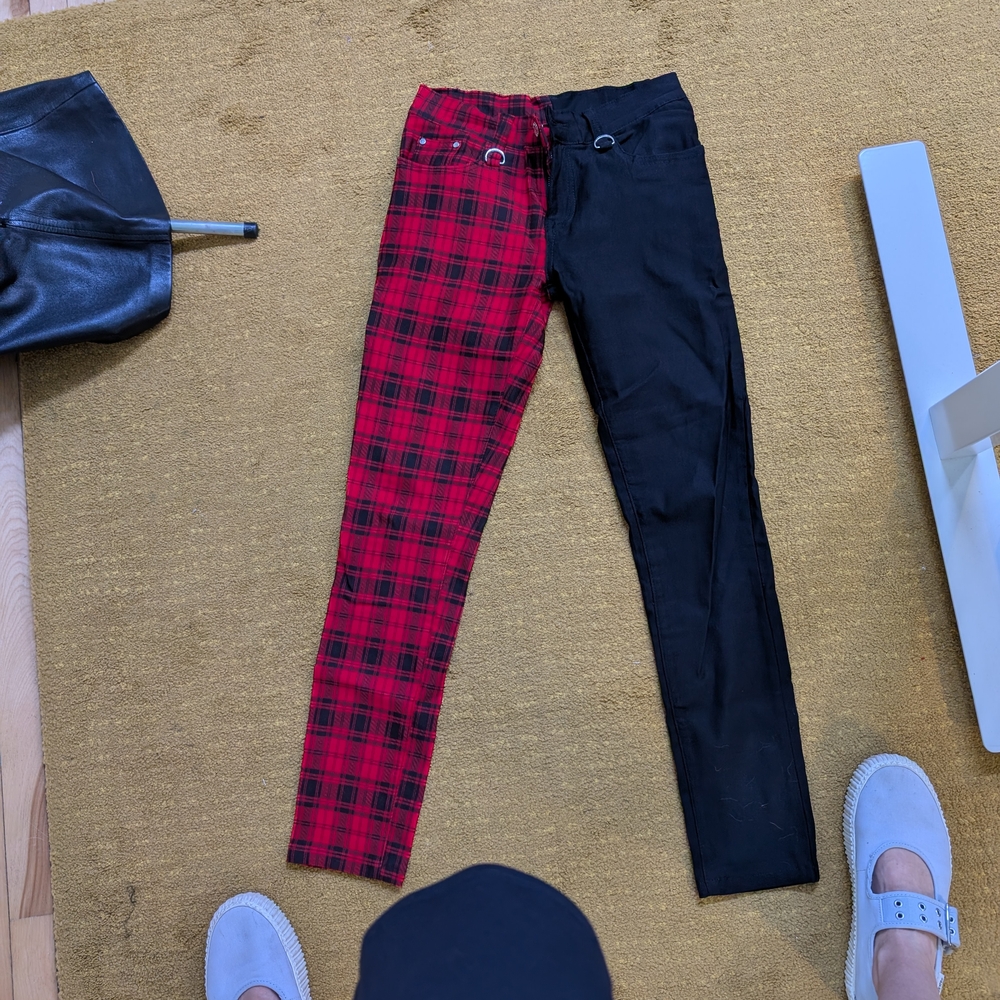 Chic Plaid Red and Black Skinny Pants